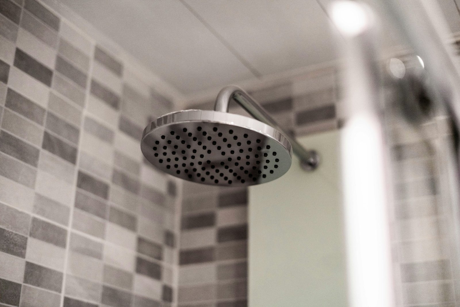 How to Fix Leaking Shower Head guide to leak troubleshooting, faucet repairs, preventive maintenance, plumbing care, and shower performance.